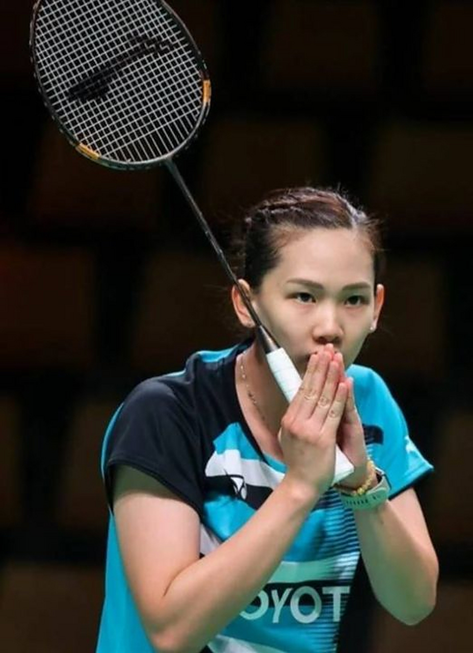 她的表现为 她的表现为